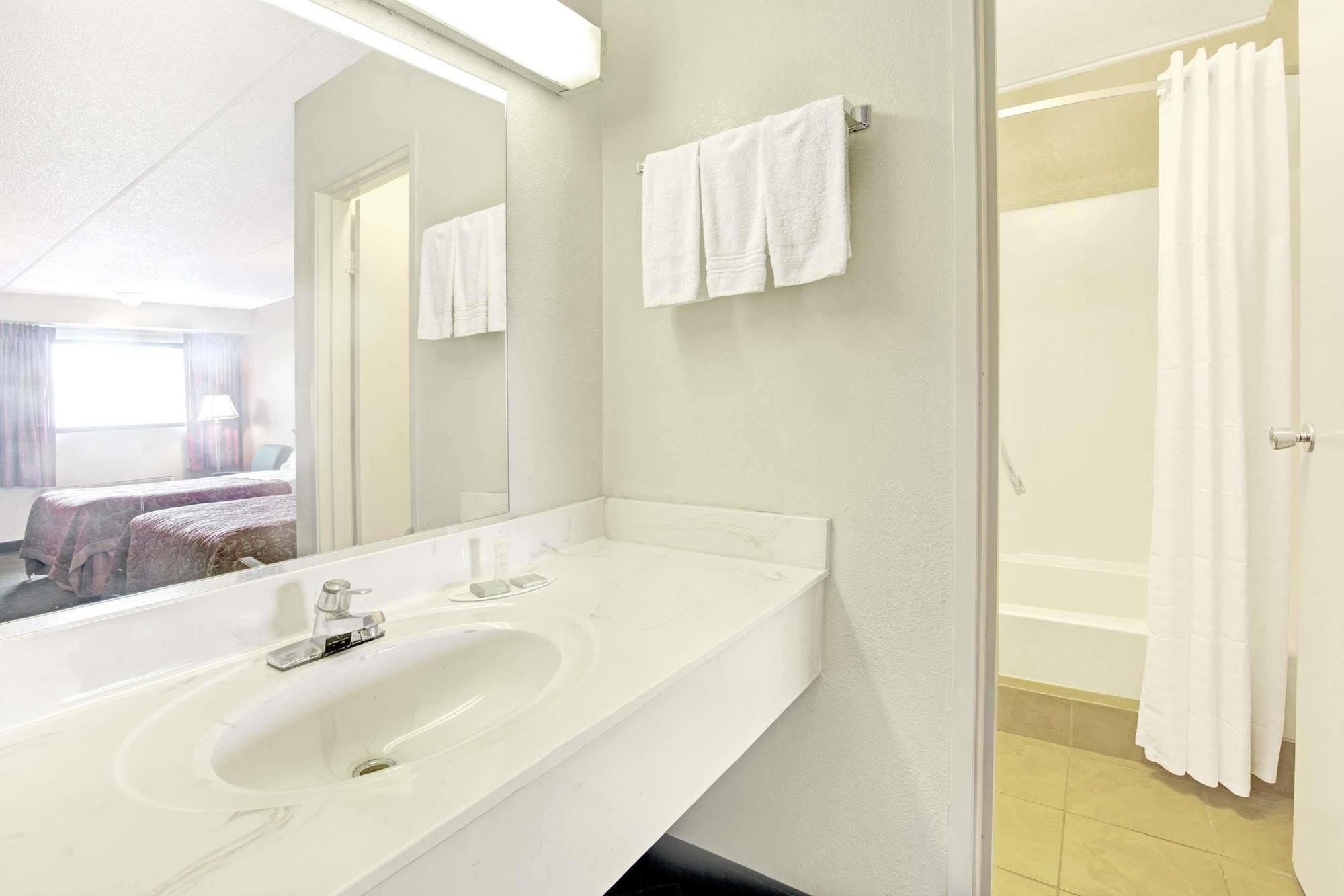Hotel Super 8 By Wyndham Shelby Extérieur photo